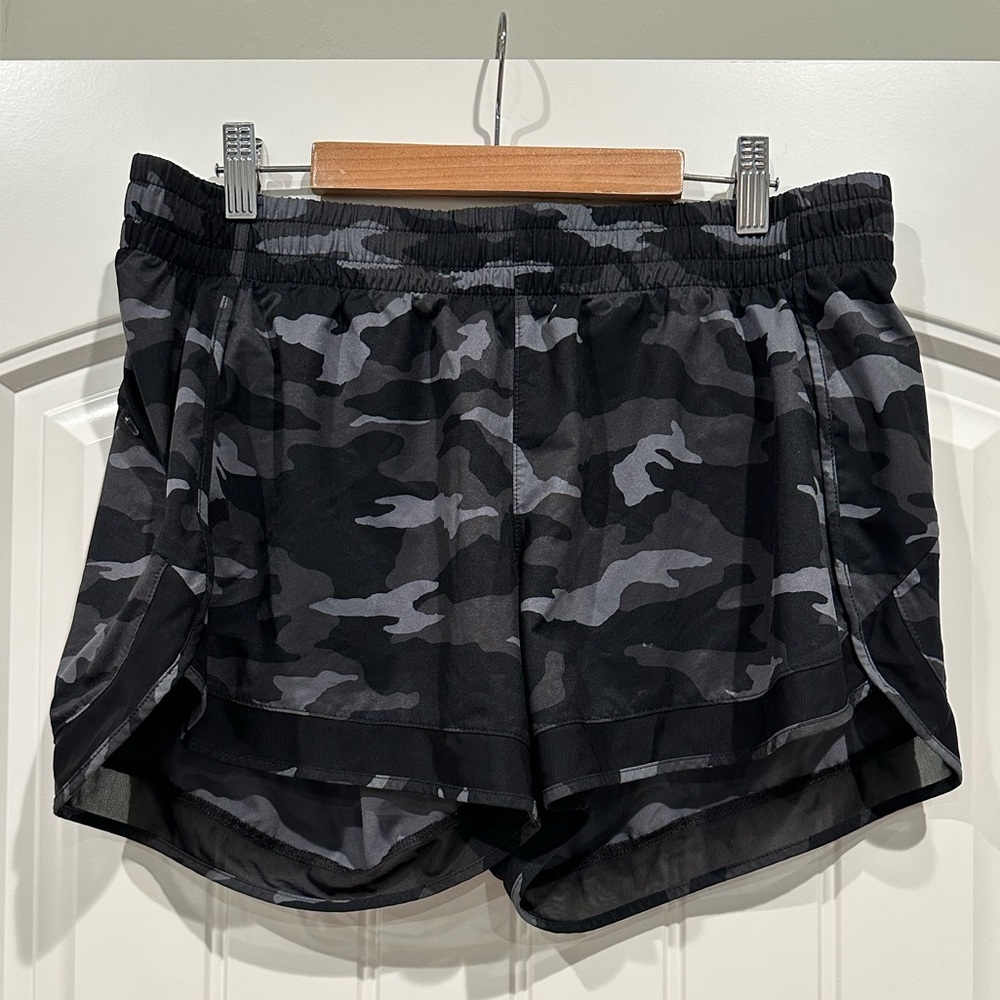 Athleta Grey Camo Printed Mesh Racer Run Shorts